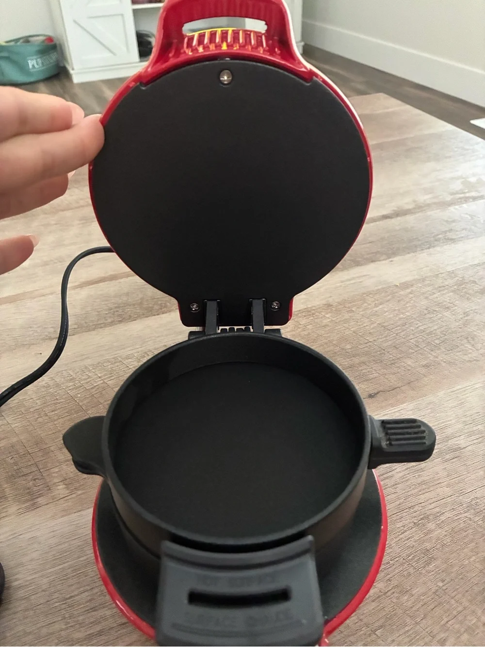 Hamilton Beach Red Compact Breakfast Sandwich Maker
